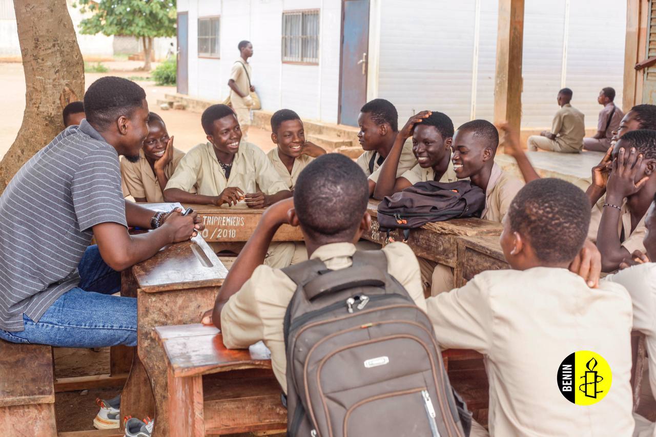 Sensibilisations itinérantes dans les collèges des communes d’Allada et Toffo sur la sexualité précoce et les risques liés, en collaboration avec AMNESTY INTERNATIONAL BÉNIN